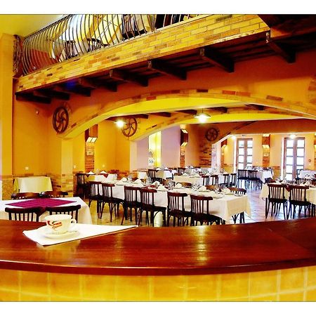 Malomudvar Étterem Cukrászda Panzió és Rendezvényház Gyongyos Exterior foto