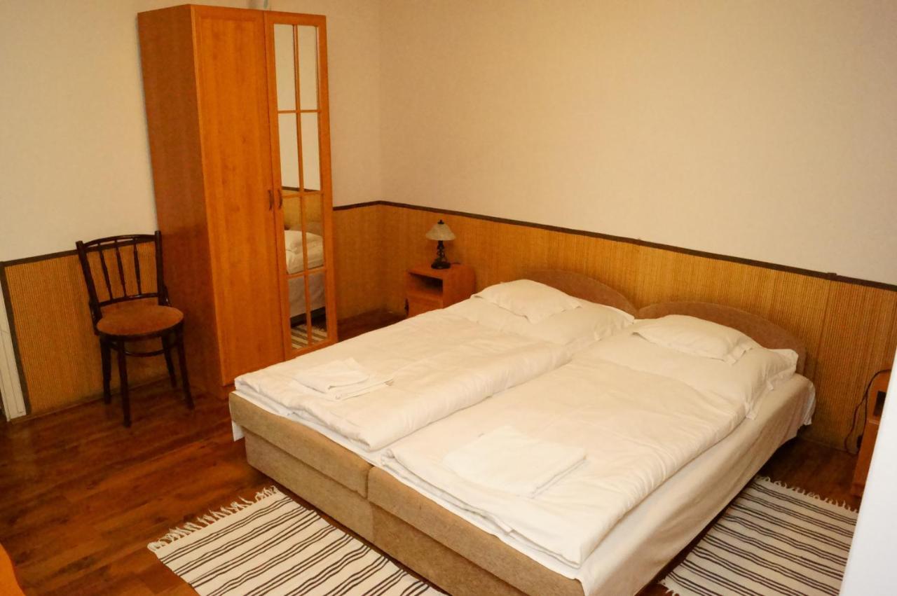 Malomudvar Étterem Cukrászda Panzió és Rendezvényház Gyongyos Quarto foto
