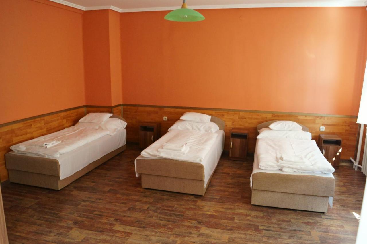 Malomudvar Étterem Cukrászda Panzió és Rendezvényház Gyongyos Quarto foto