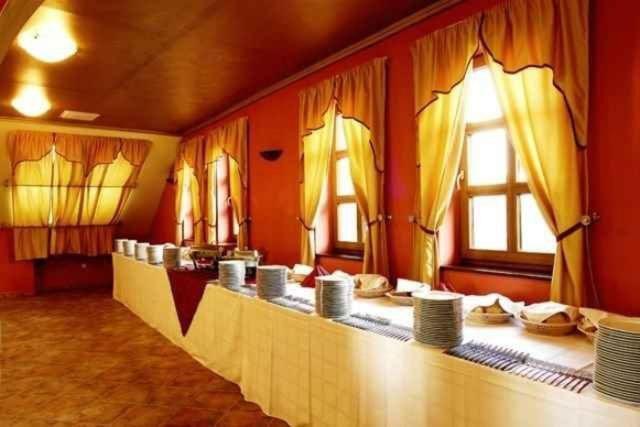 Malomudvar Étterem Cukrászda Panzió és Rendezvényház Gyongyos Exterior foto