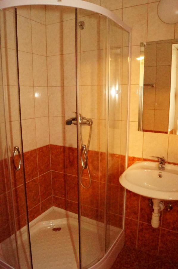 Malomudvar Étterem Cukrászda Panzió és Rendezvényház Gyongyos Quarto foto